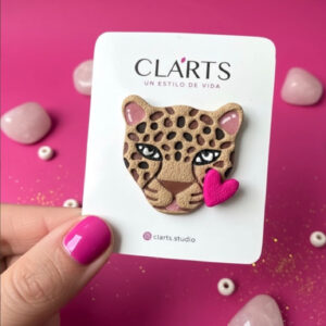 Broche Wild Love con diseño de leopardo y corazón hecho a mano Clarts